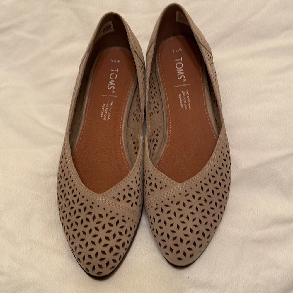 Tom’s pointed flats